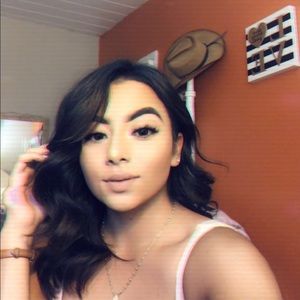 Meet your Posher, Alejandra